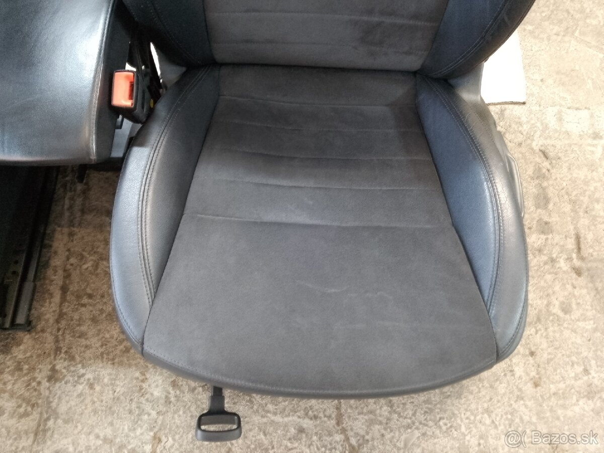 sedačky Octavia 3 - čierna ALCANTARA - 10