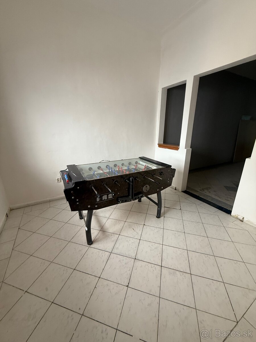 Prenájom baru v Brezne na námestí - 10