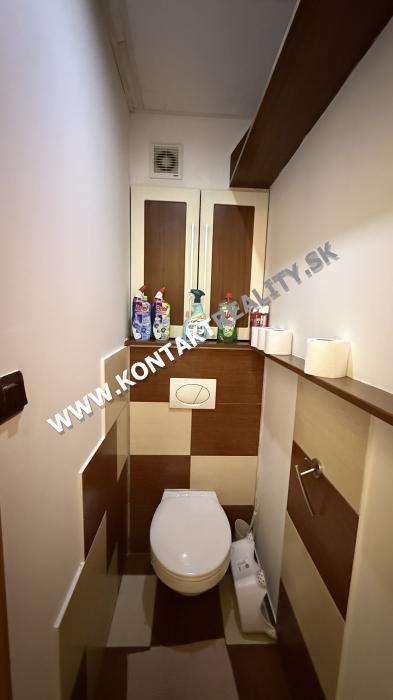 3 izb. byt, ulica SNP Sečovce 72 m2, lodžia, čiast. rek. - 10
