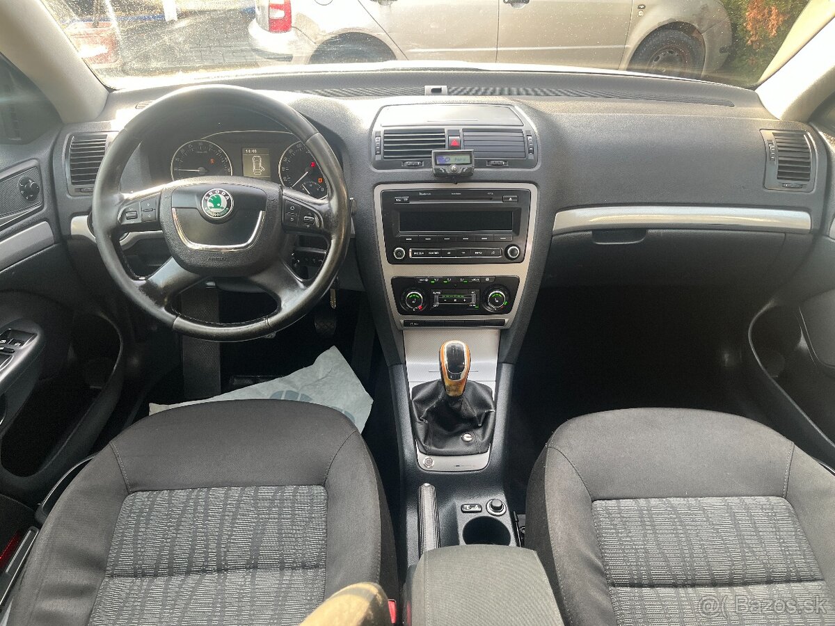 Škoda Octavia Combi 1.6 TDI CR DPF Elegance ICE - 10