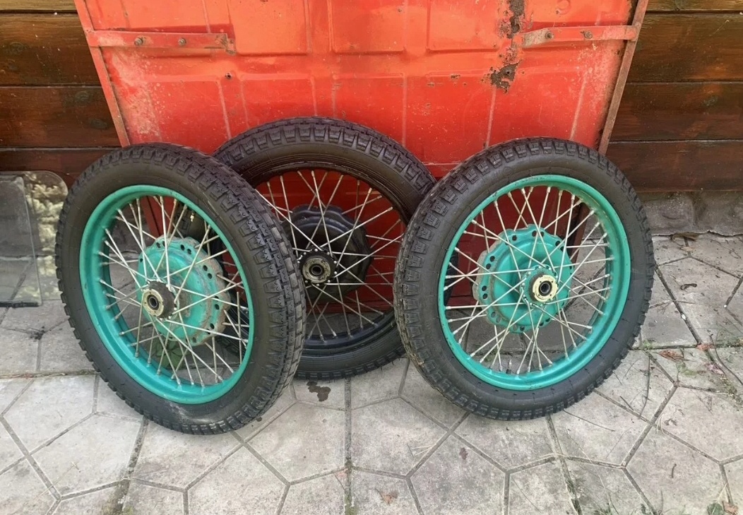 Špice kolo dráty pneu i-40 3.75-19 střed kola Ural Dněpr M72 - 10