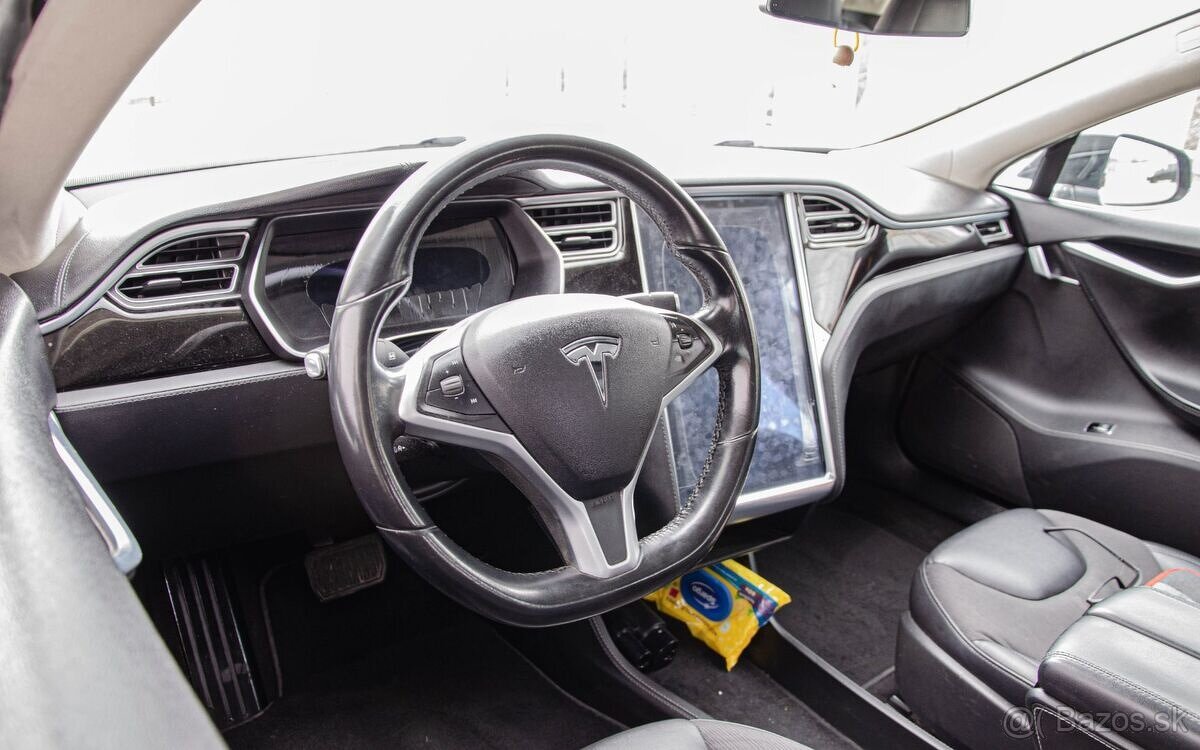 Tesla Model S 85 Free Supercharger - 10