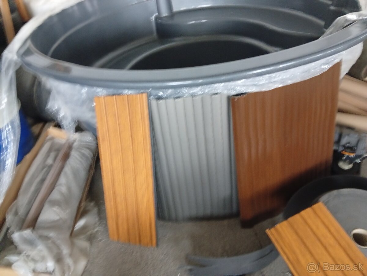 Malý bazén. Vířivka.nebo koupací sud - 10