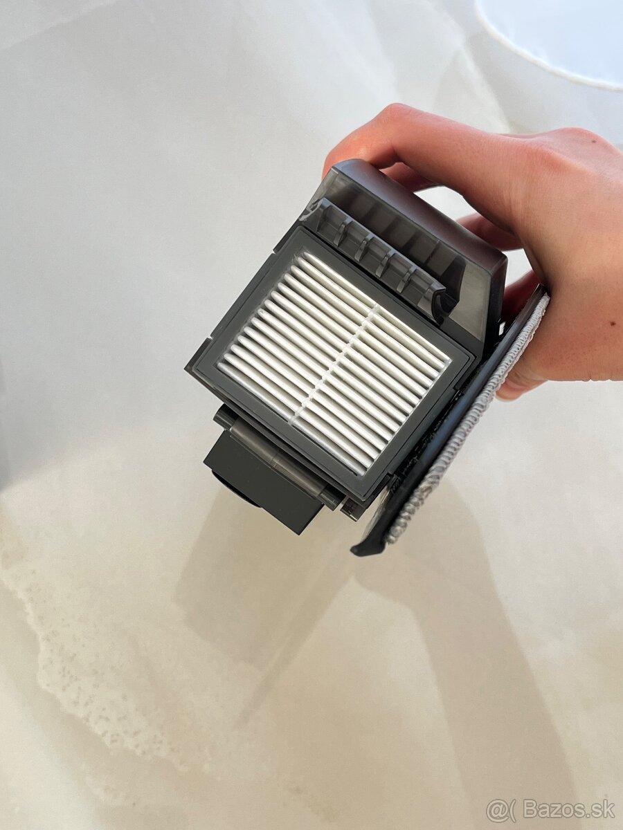 iRobot Roomba Combo i5+ s automatickou stanicou Clean Base - 10