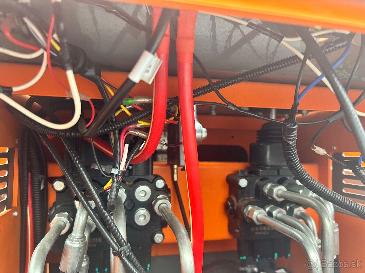 Mini nakladač Bager HRC 700 - 10