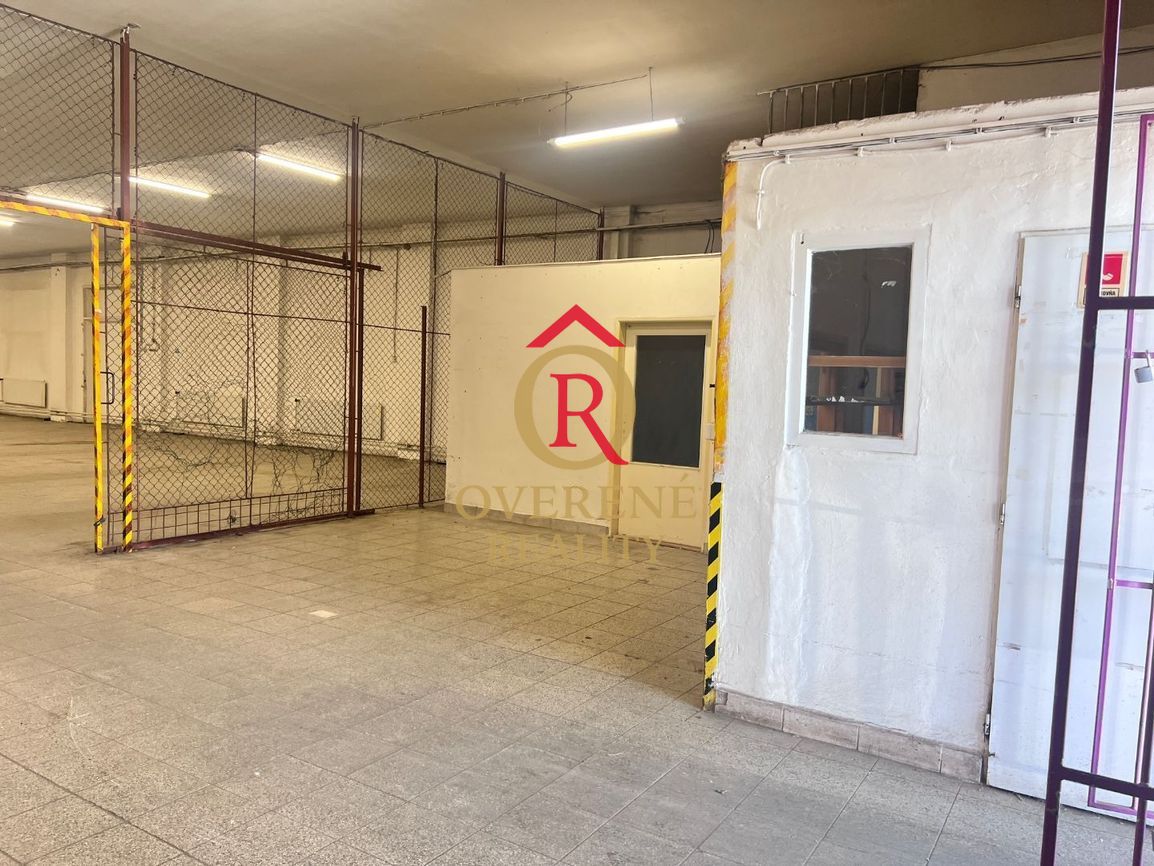 Na prenájom sklad 1474 m² s nakladacími rampami a kancelársk - 10