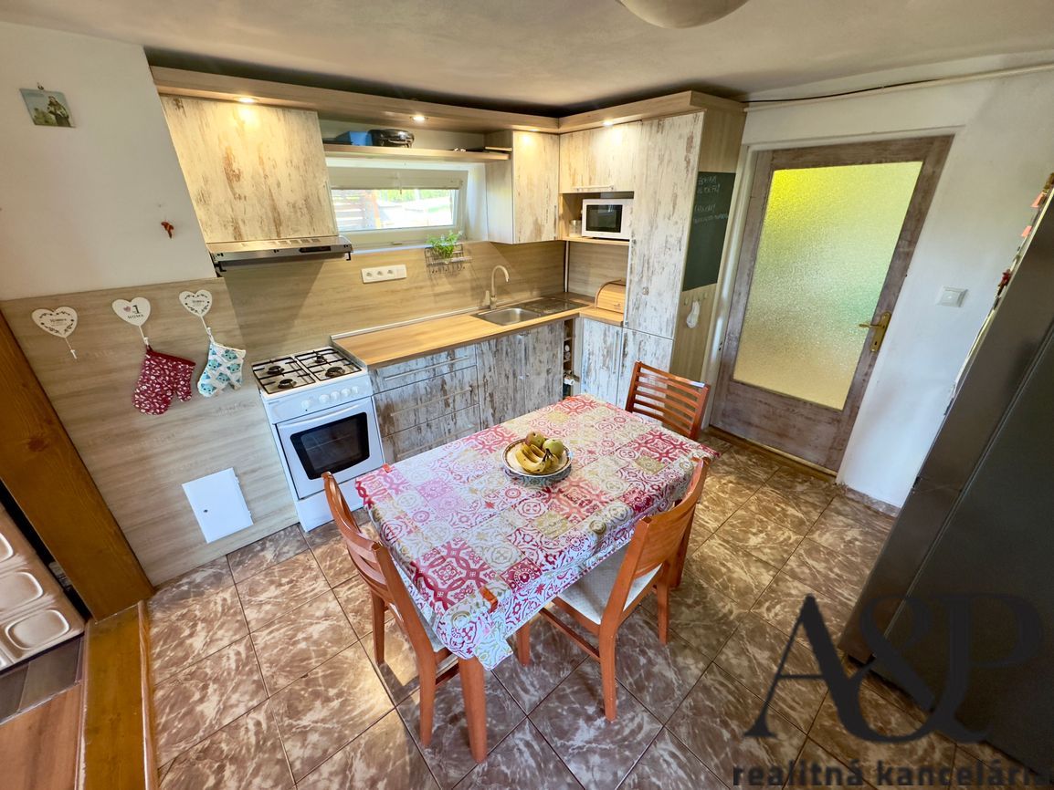 RODINNÝ DOM V PEKNOM PROSTREDÍ, POZEMOK 2392M2, RUDNÍK, okr. - 10