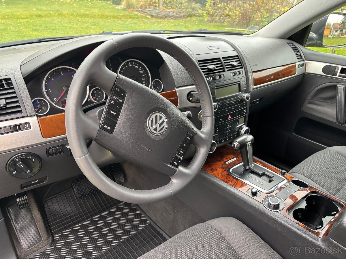 VW Touareg V6 3.0TDI - 10