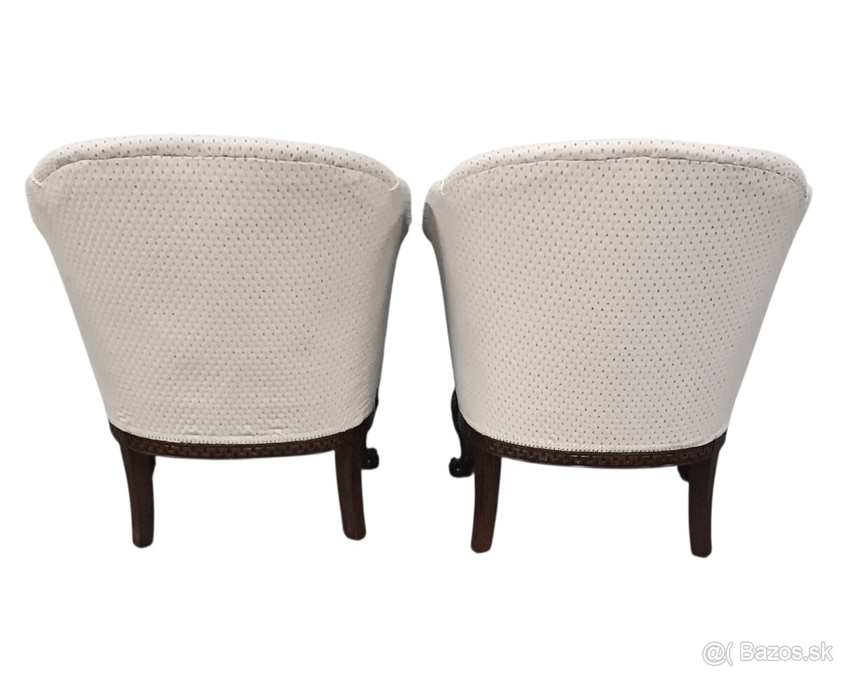 Staroẓ̌itné kreslo - 10