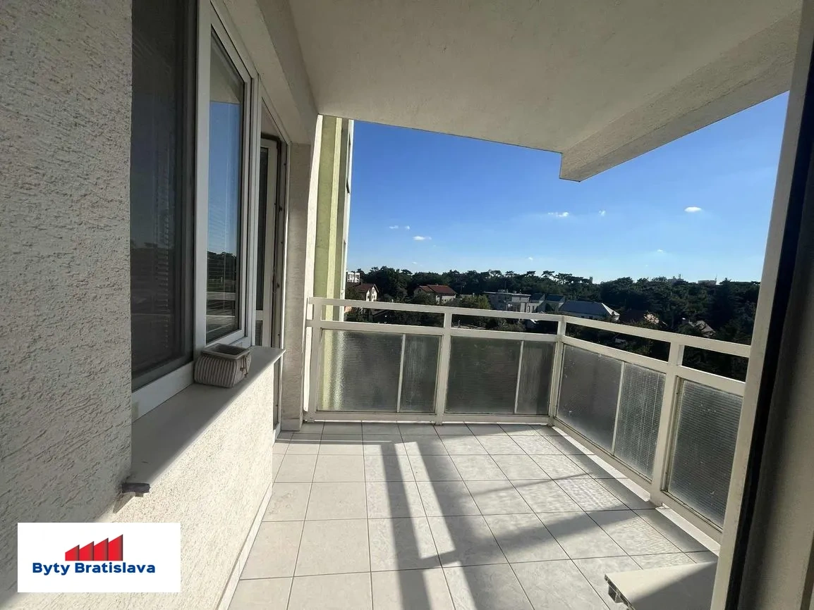 Prenajmem 2 izb.byt s terasou na Hradnom kopci BA. - 10