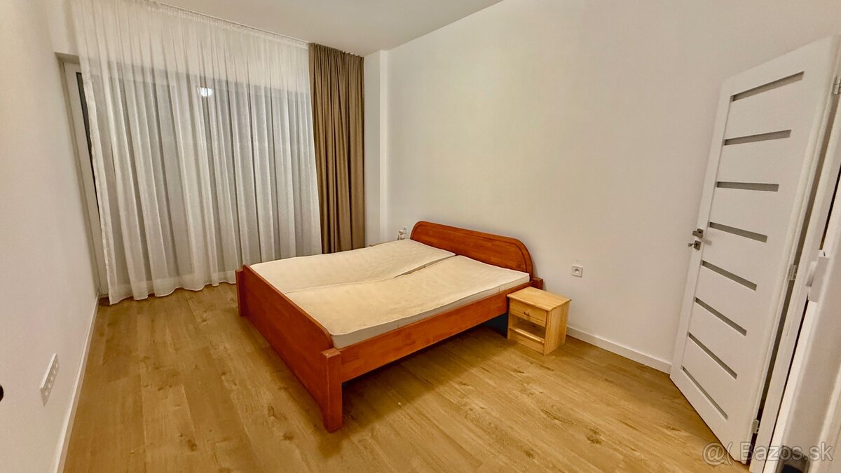 Prenájom 3-izbového bytu (100 m²) - 10