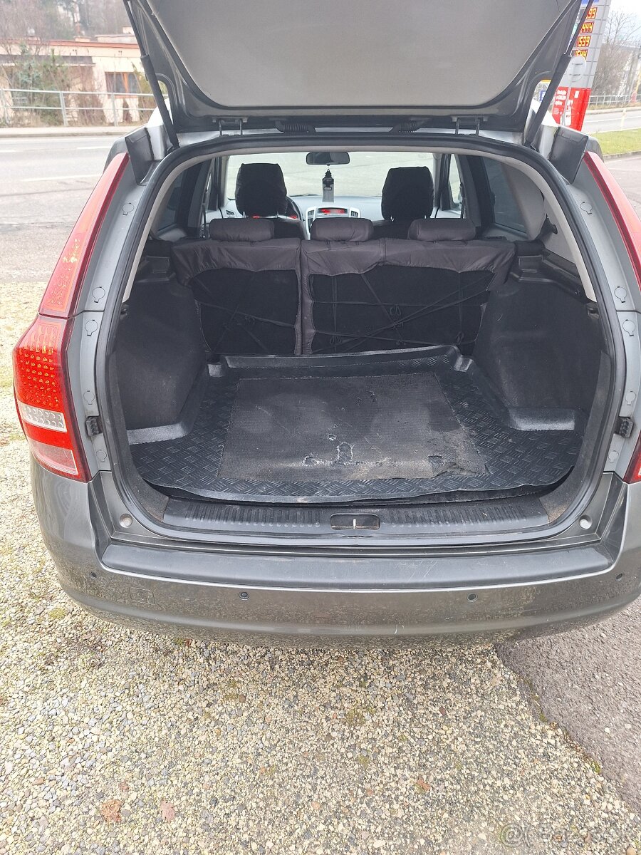 Kia ceed kombi 1.6 crdi M6 - 10