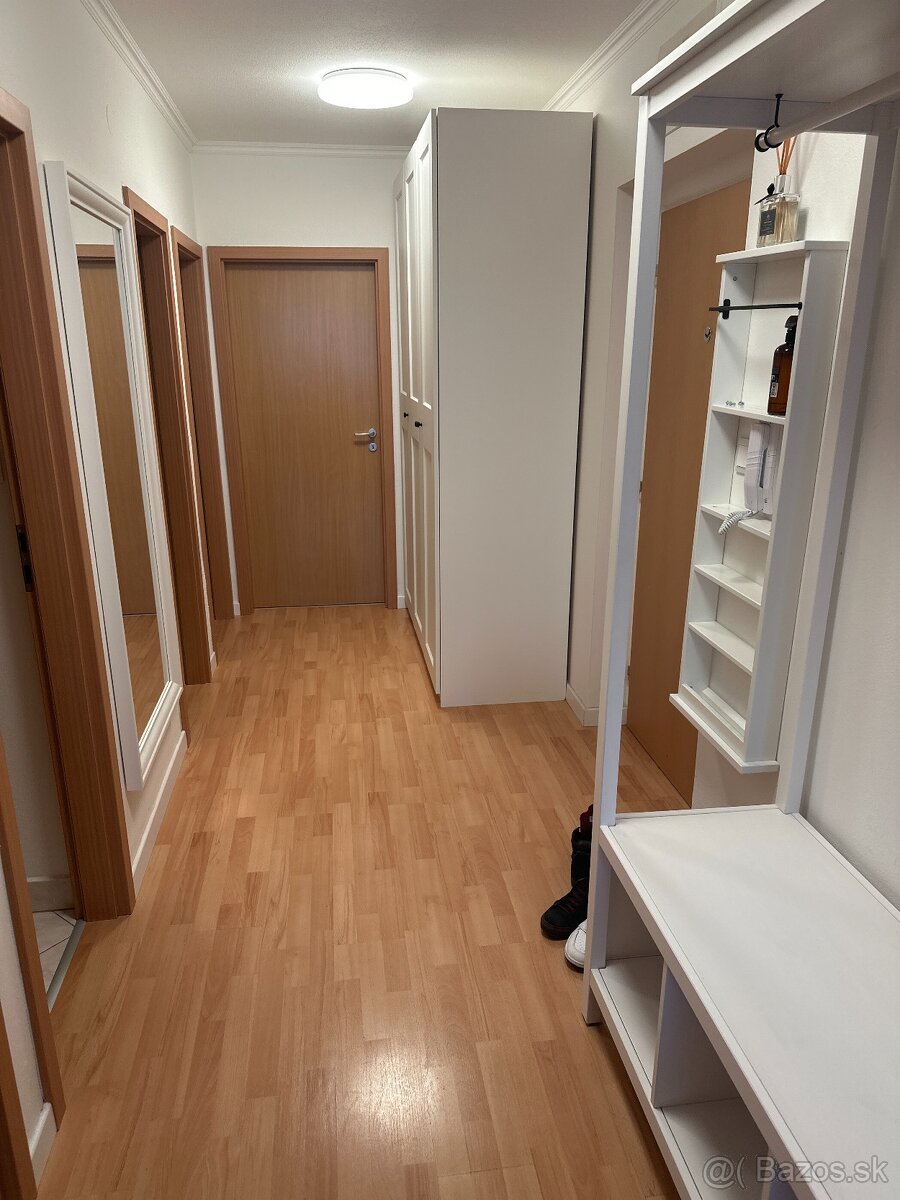 Prenájom moderného, zariadeného 3-izbového bytu Južná ul. - 10
