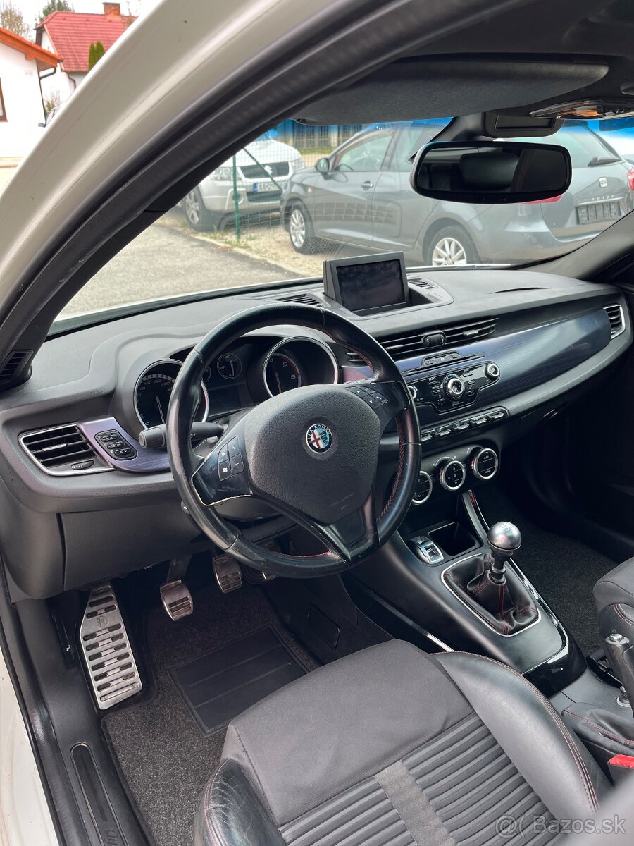 Alfa Romeo Giulietta 1.6 JTDm Šport = 196531km, 2011 = - 10