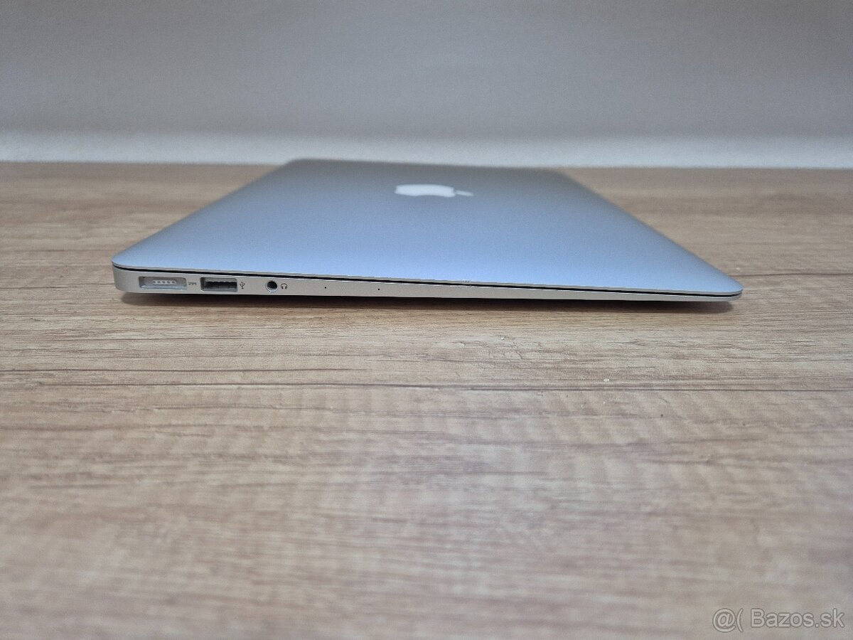 MacBook Air (13-inch, 2017) /Intel Core i5/8GB RAM/128GB SSD - 10