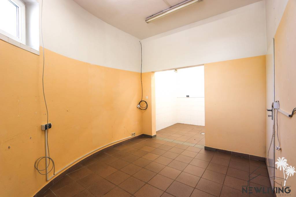 Exkluzívne na predaj polyfunkčná budova vo Vrbovom - 10