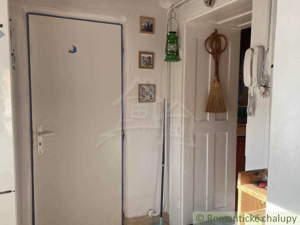 Zrekonštruovaná chalupa v obci Háj - 10