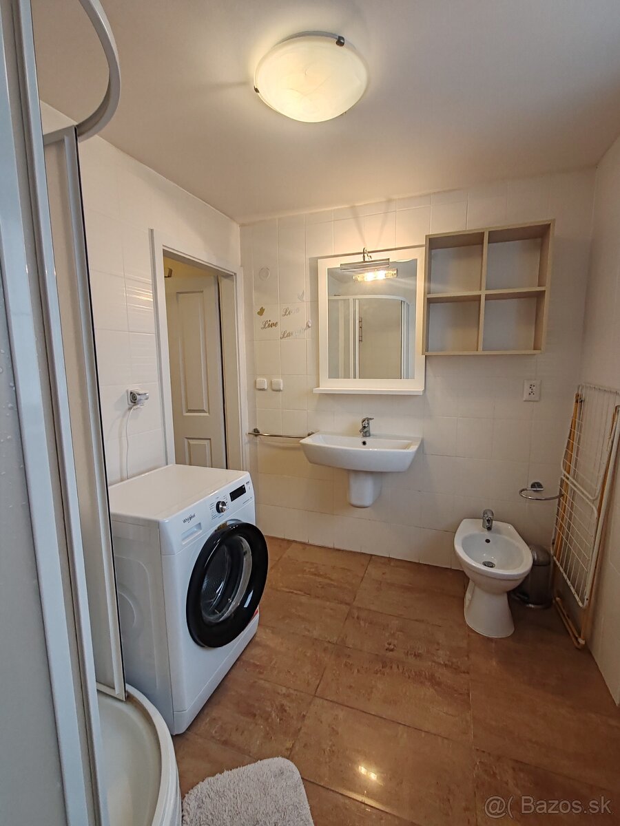 Dvojizbový byt v centre + parkovanie - 10