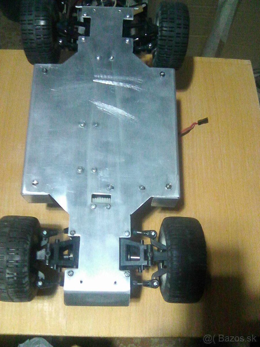 Rc-auto Robbe Jeep Renegade. - 10