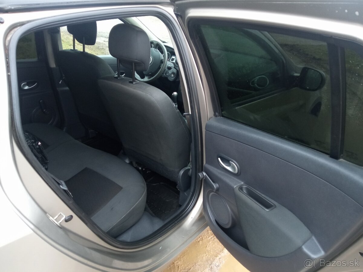 Predám Renault Clio 3 1.2 benzín 55kw r.v.2009 - 10