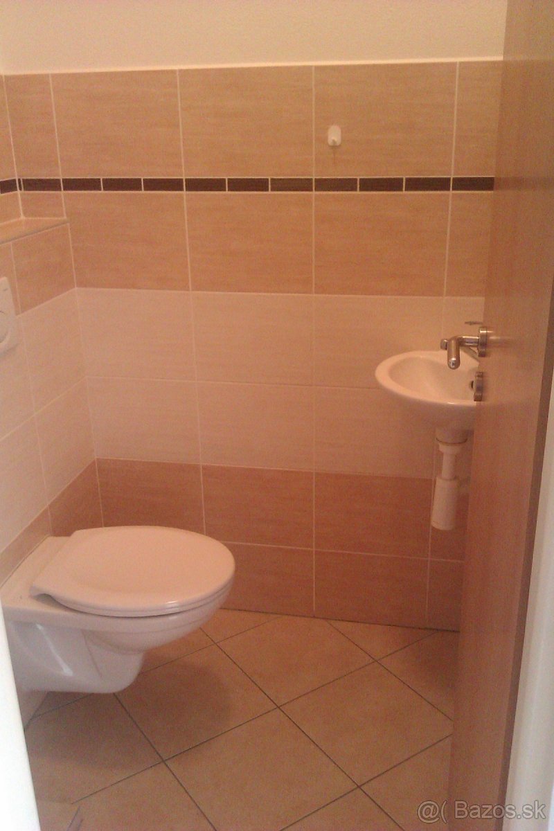 Dám do prenájmu kancelárie v Žiline v cenre na Bulvári - 10