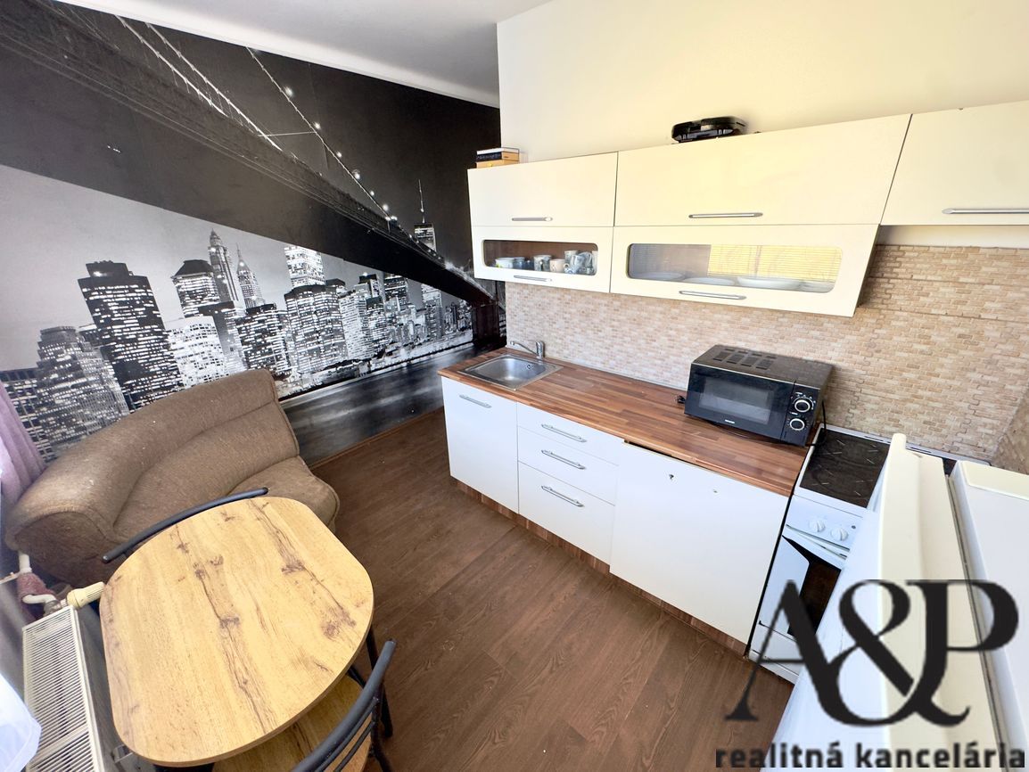 NA PREDAJ 2 IZB. BYT S LOGGIOU, 49M2, KALINČIAKOVA UL., SENI - 10