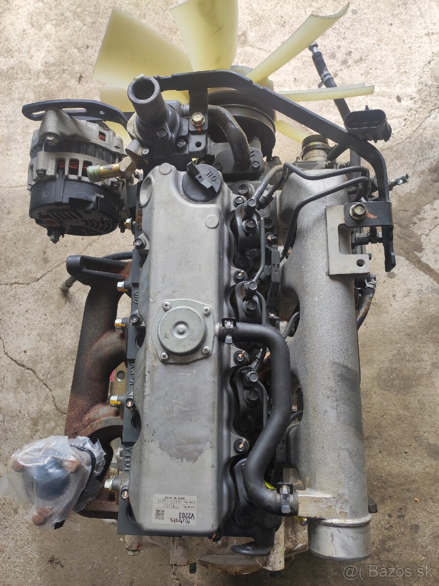 Kubota 4valec motor - 10