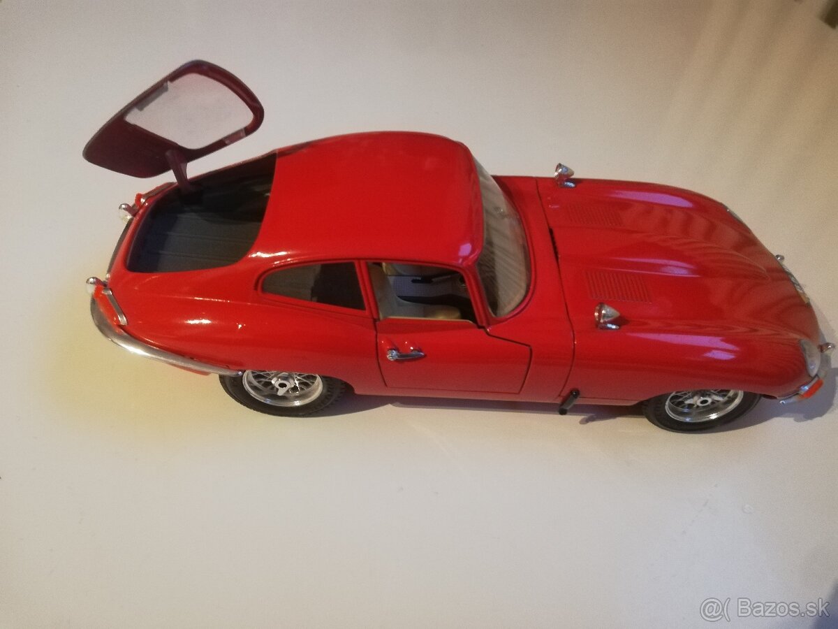 1:18 Jaguar E-type 1961 Bburago coupe cervena - 10