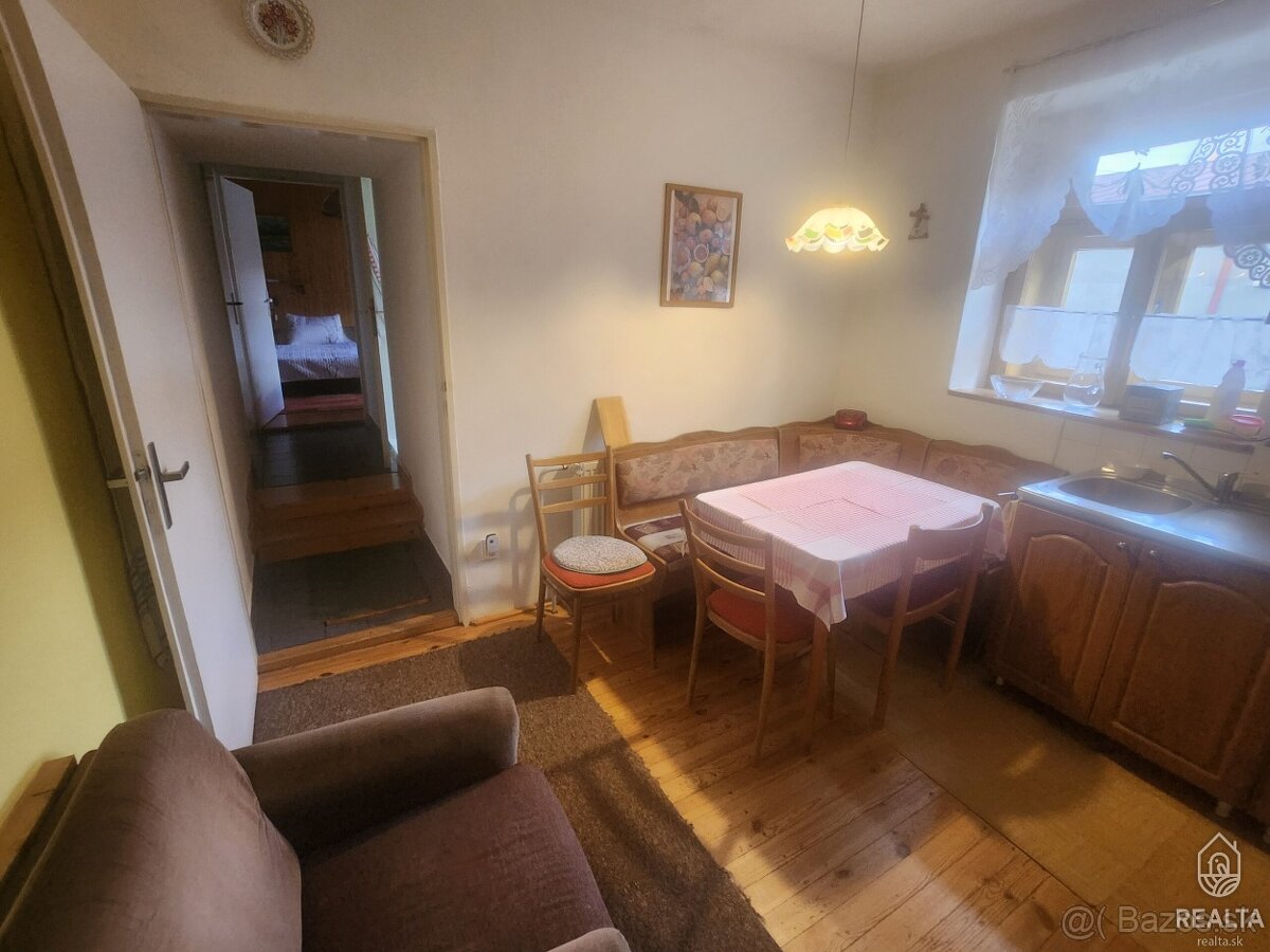 Rodinný dom v centre obce Štrba - 10
