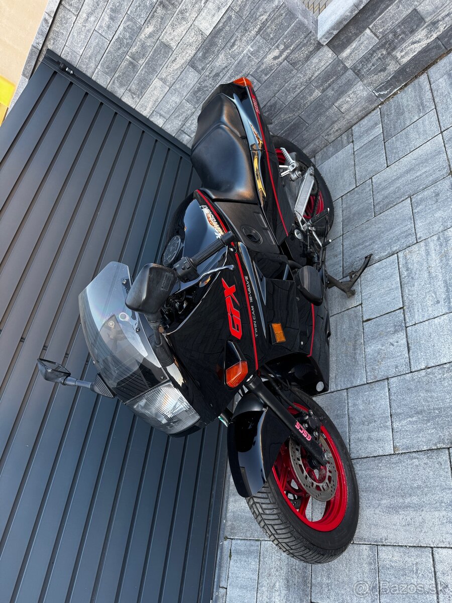 Kawasaki GPX500R - 10
