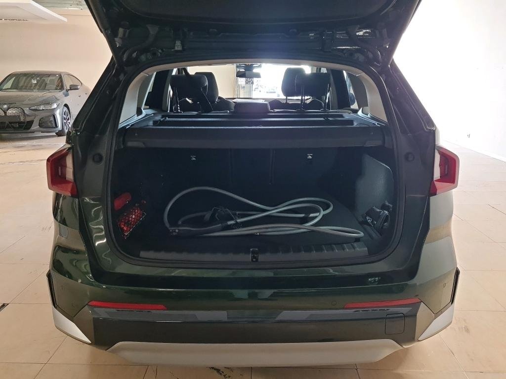 BMW iX1 30xDrive 306P 4.300km odpočet DPH - 10