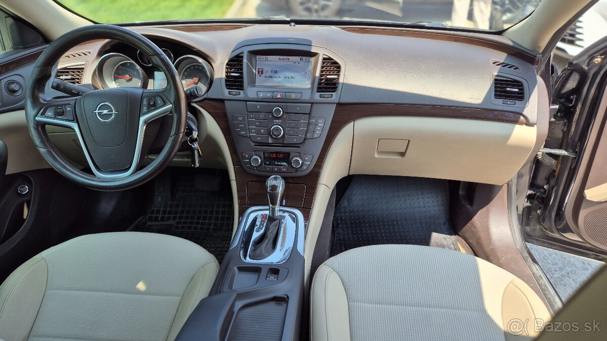 Opel Insignia Sports Tourer - 10