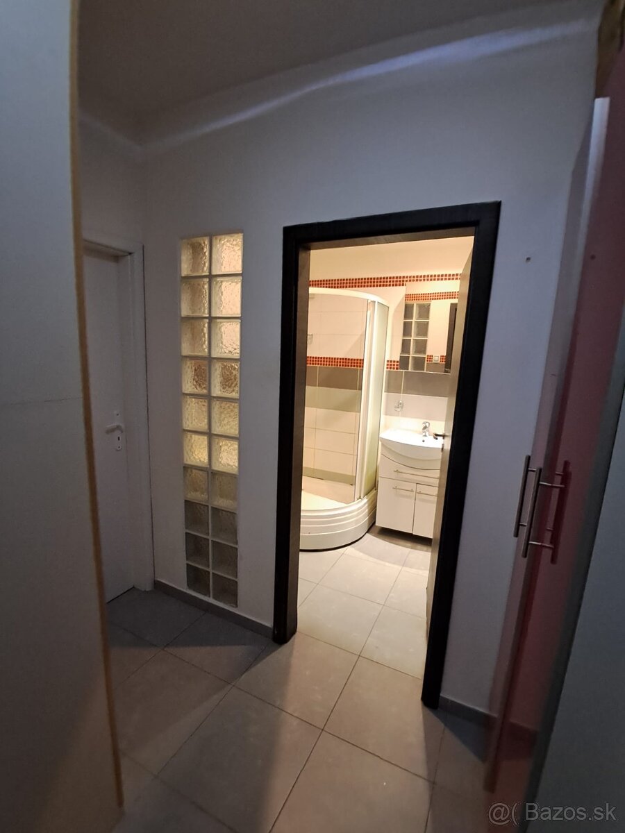Na prenajom 2 izbovy byt Vrakuna - 10