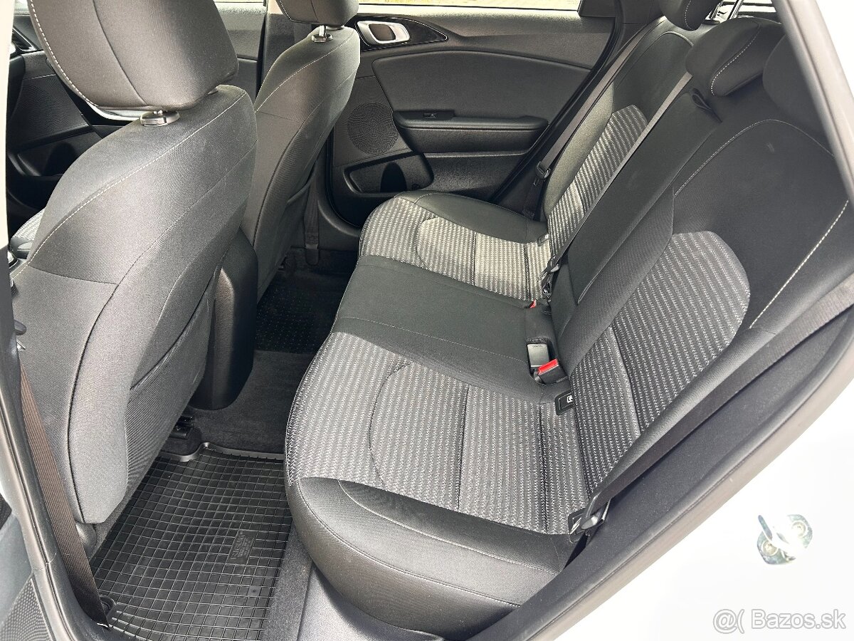 KIA CEED SW 1,5 T-GDi 118kW MT6 GOLD - 10