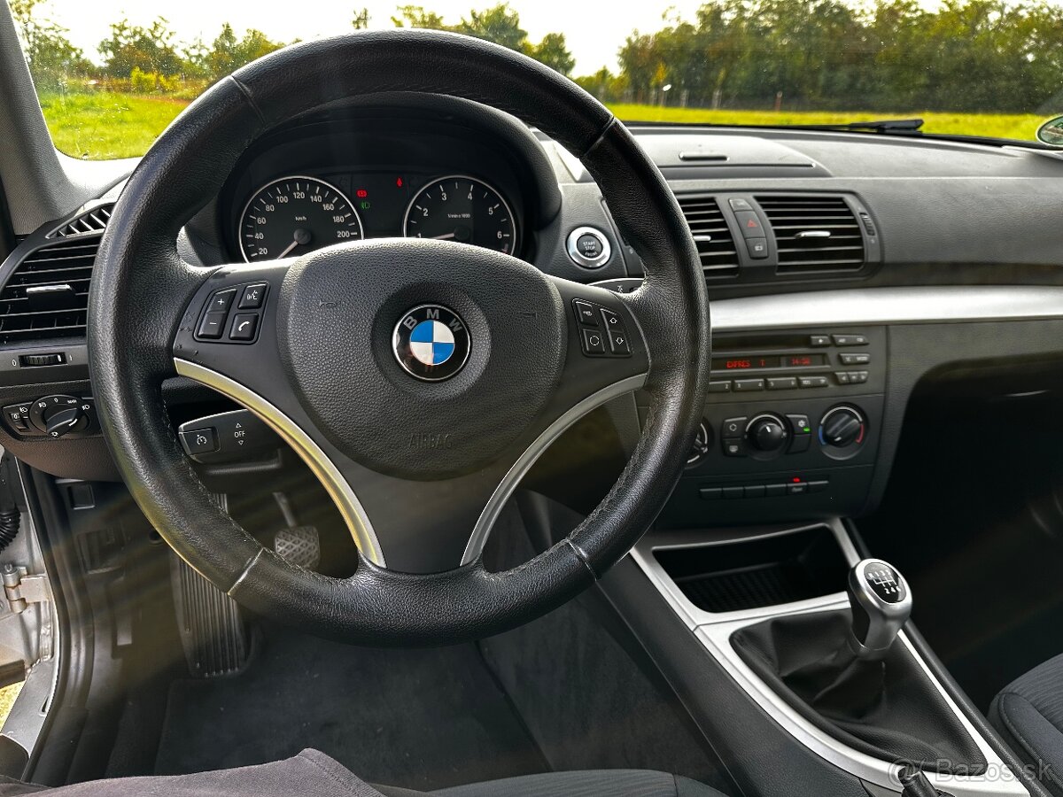 Predám BMW 1 e87 2.0i 90kw 2010 FL - 10
