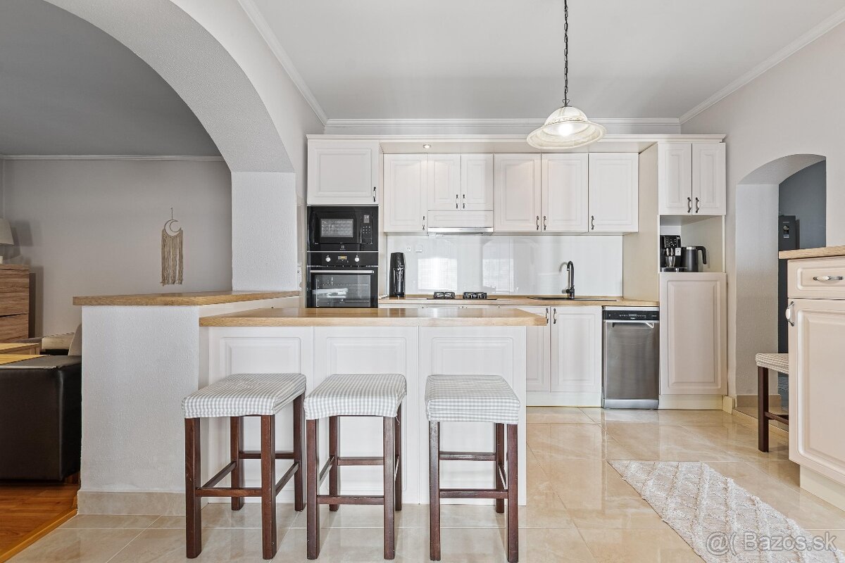 Rodinný dom s vidieckým štýlom na predaj v obci Tomášikovo - 10