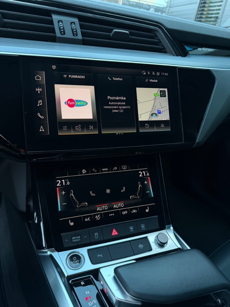 Audi E-tron 50 Quattro VzduchKožaŤažné - 10