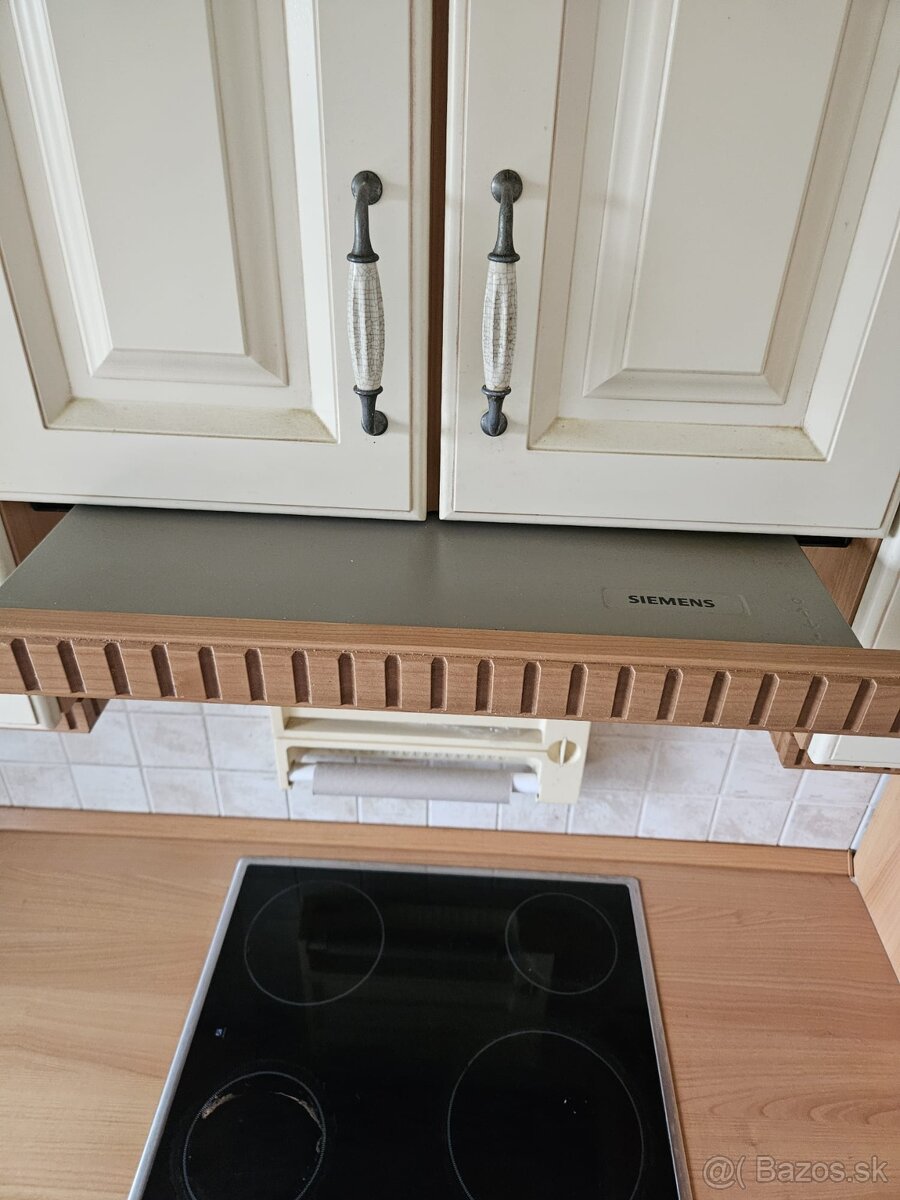 Moderní kuchyňská linka se spotřebiči - 10