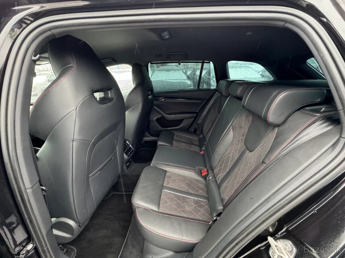 Skoda Octavia 2.0TD RS Plus 4x4 - 10