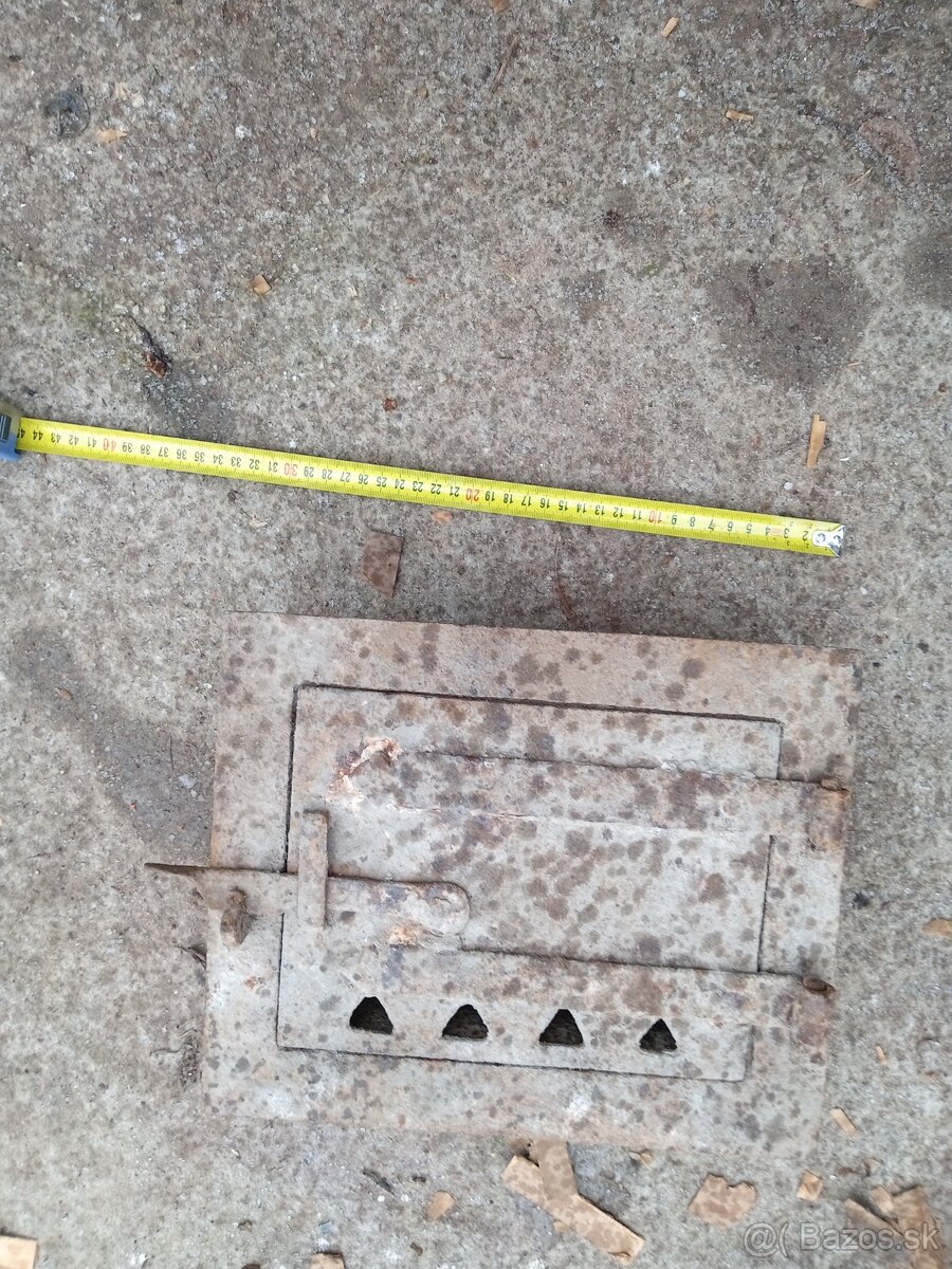 Staré masívne dvierka na pec - 10