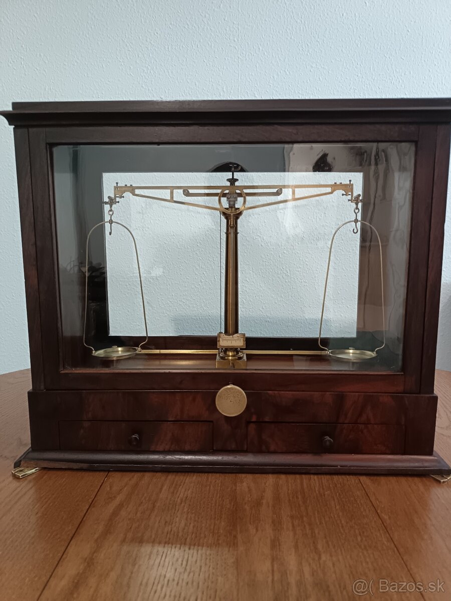 Lekarnicke, laboratorne vahy - 10