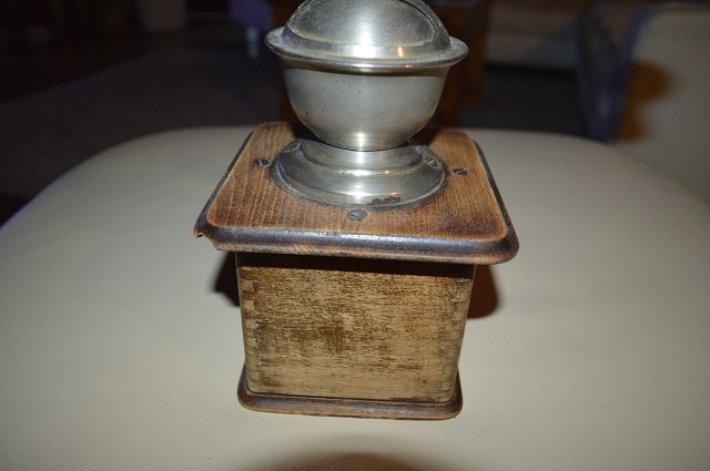 predam starozitny mlyncek na kavu - 10