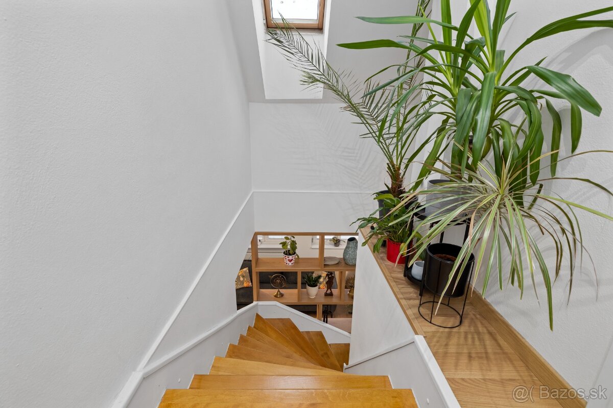NA PREDAJ- ZAUJÍMAVÝ- 2-IZBOVÝ- MEZANÍN- RUŽINOV- KOŠICKÁ - 10