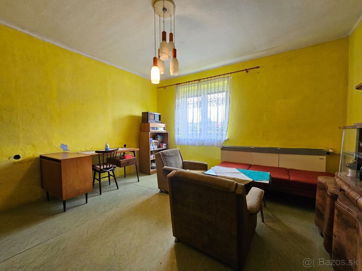 REZERVOVANÉ - Veľký RD s 2 bytmi na rovnom 1973m2 poz. - 10