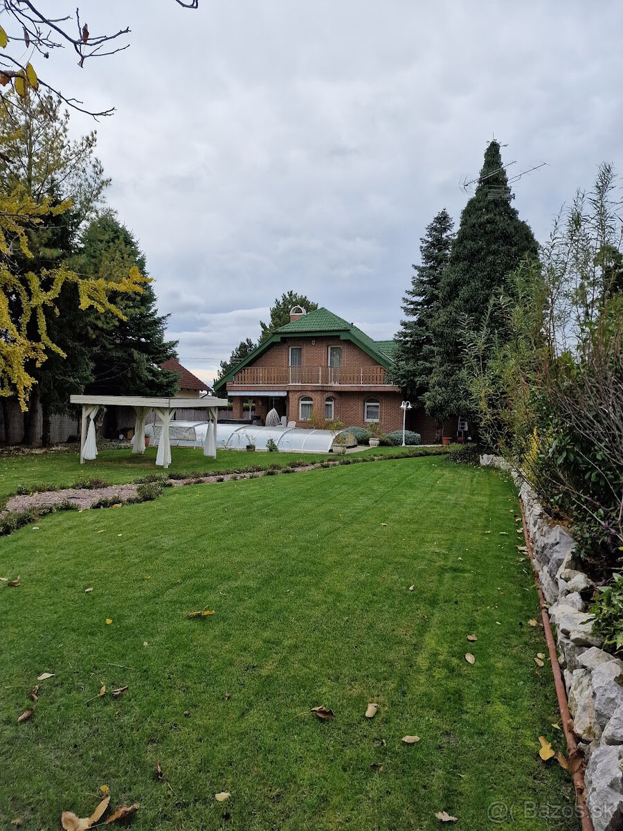 Nadštandardný 7 izb. rodinný dom Zálesie - 10