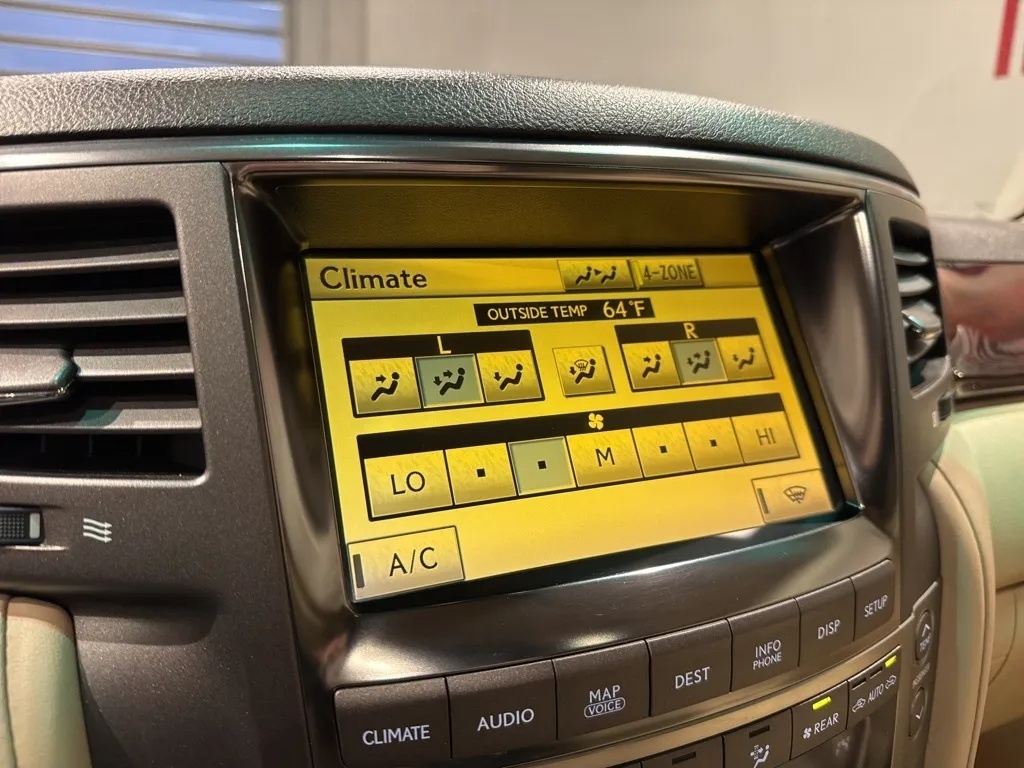 2011 LEXUS LX570 - 8 miest - 10