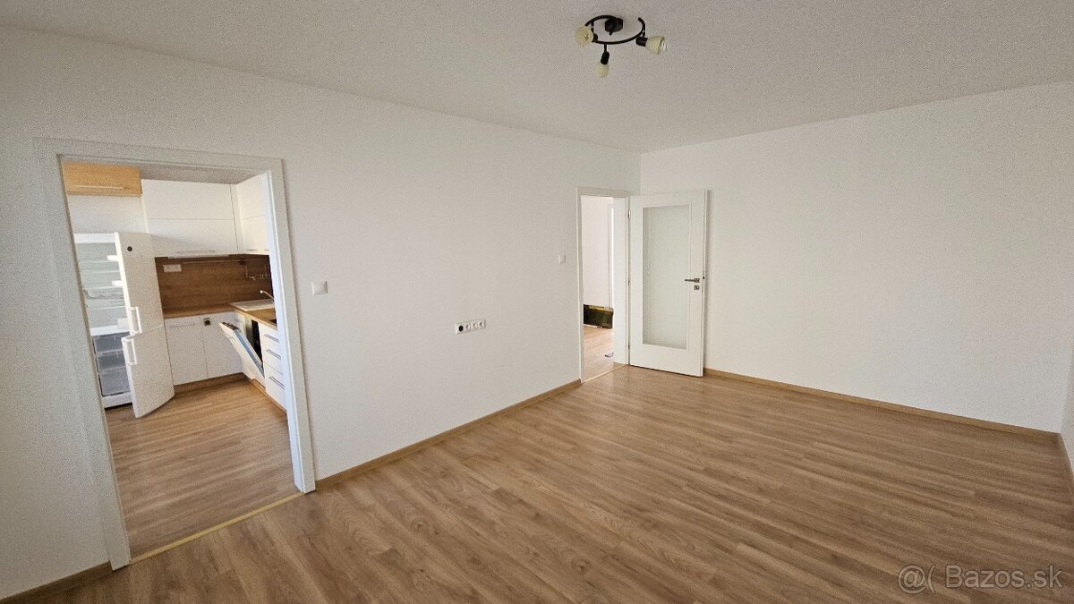 3-izbový byt po kompletnej rekonštrukcii Medvedzie - 10