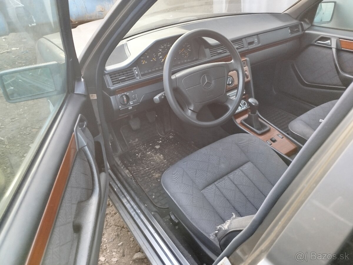 Mercedes w 124 250D - 10