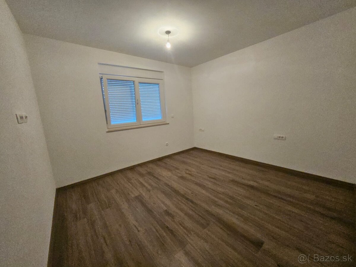 Novostavba RD s bazénom v Chorvátsku. - 10