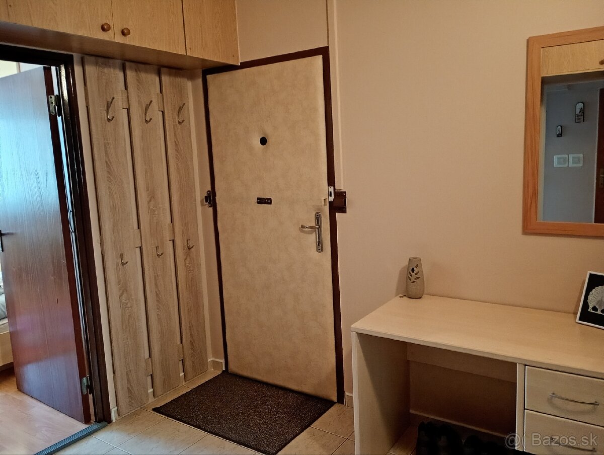 Na predaj 3 izbový byt s balkónom a pivnicou v Novej Bani - 10